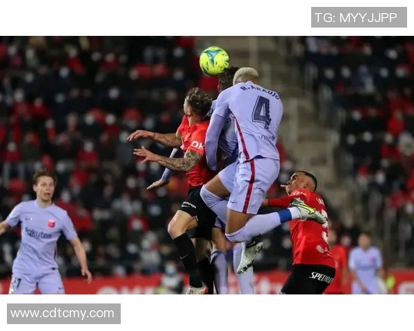 西甲激战：拜仁逆转多特蒙德红牌事件引发全场热议集锦回顾