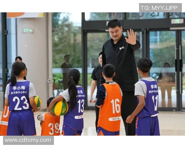 长胡子姚明的篮球传奇与生活趣事分享