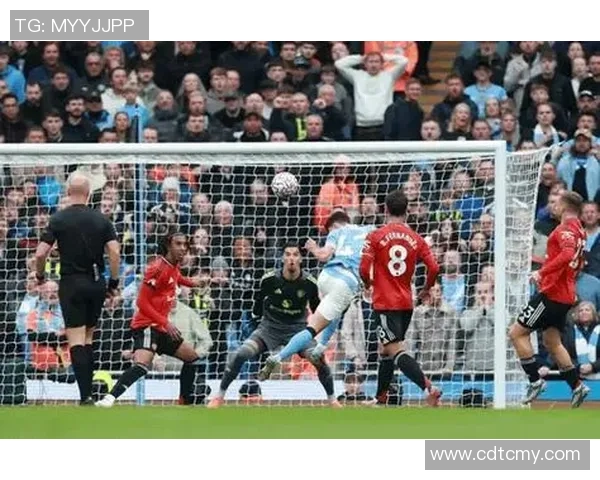 德甲焦点战曼联绝杀曼城全场沸腾争议判罚引发热议