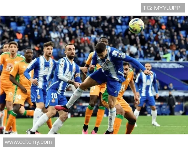 欧冠激战：那不勒斯与马竞战成平局帽子戏法引发全场狂欢