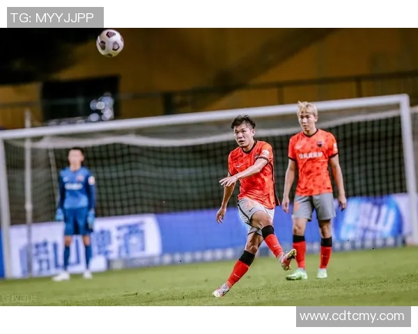 中超精彩对决那不勒斯与巴萨战成平局帽子戏法引发全场热烈反响