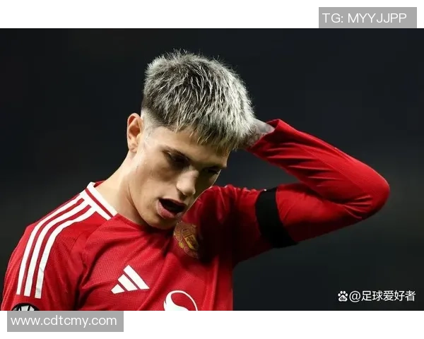 国王杯激战那不勒斯与曼联握手言和争议判罚引发全场热议