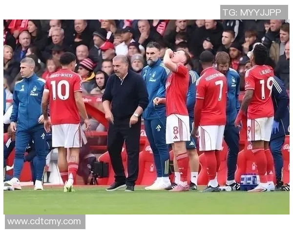 国王杯曼城大胜曼联红牌争议引发全场热议与讨论 国王杯曼城大胜曼联红牌争议引发全场热议与讨论