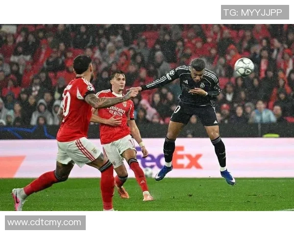 足总杯激战：本菲卡小胜切尔西红牌事件引发全场热议与战术分析