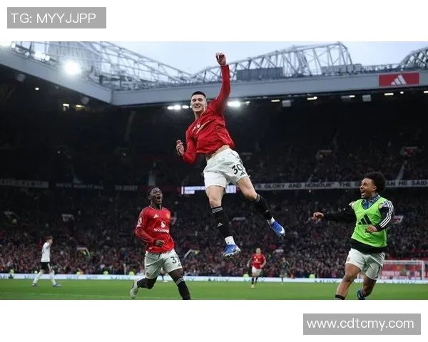 阿森纳友谊赛小胜曼联红牌事件引发全场热议与争论 阿森纳友谊赛小胜曼联红牌事件引发全场热议与争论